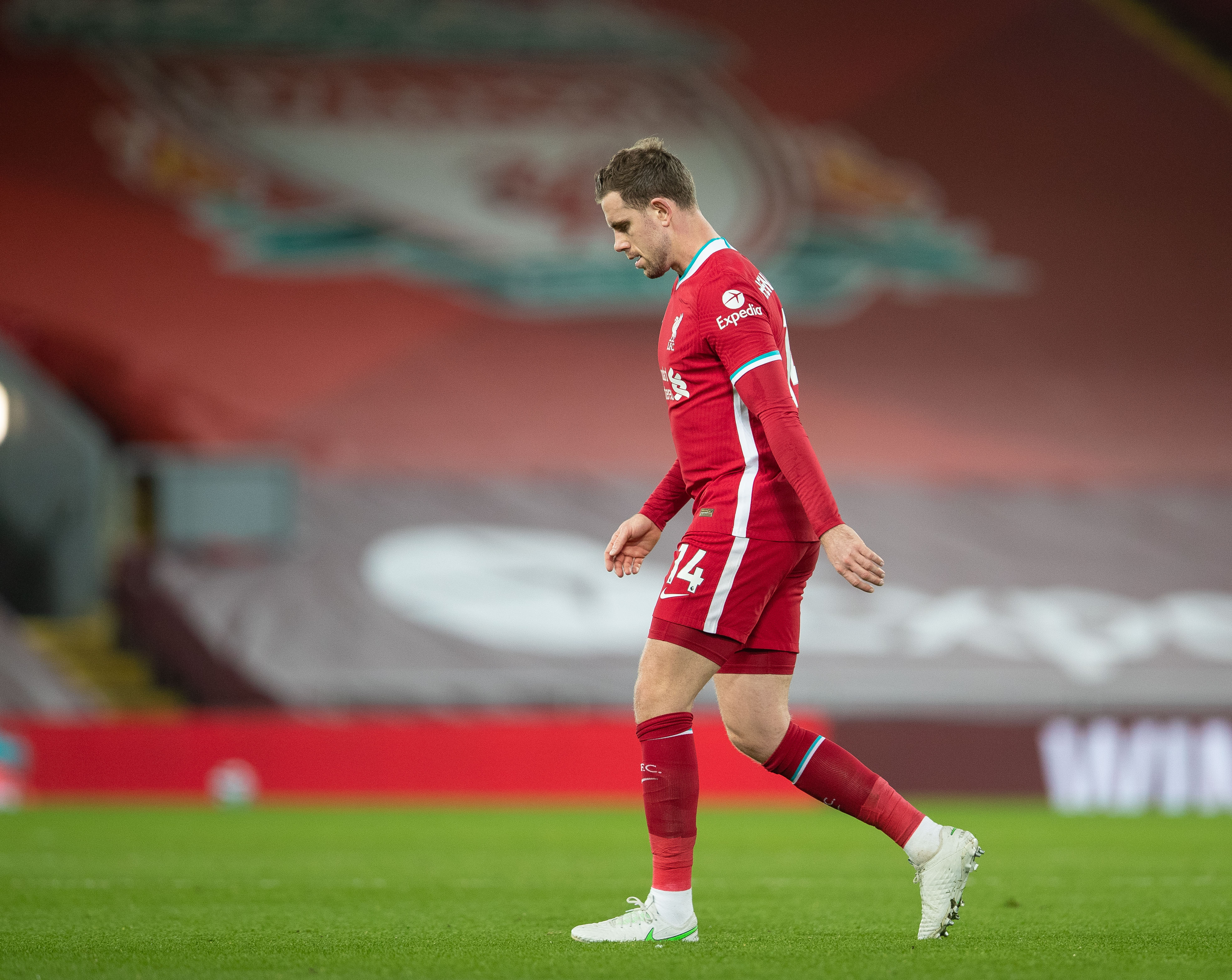 荷甲半场：范德霍恩争议破门，乌德勒支暂1-0埃因霍温（荷甲半场战报：范德霍恩争议进球，乌德勒支暂时1-0领先埃因霍温）