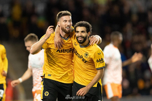 利物浦萨拉赫任意球破门锁定胜局（萨拉赫轰进任意球，助利物浦锁定胜局）