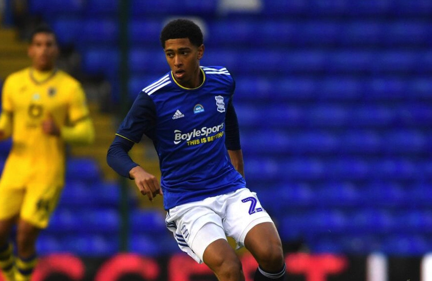 ATP总决赛第5日综述：阿卡3连胜锁定年终第一，德米纳尔赢球晋级（ATP年终总决赛第5日回顾：阿尔卡拉斯三连胜锁定年终第一，德米纳尔告捷晋级）