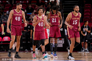 活塞队记：艾维今天可以出战，此前被列入出战成疑名单（活塞记者：艾维今日确认出战，先前曾被列为出战成疑）