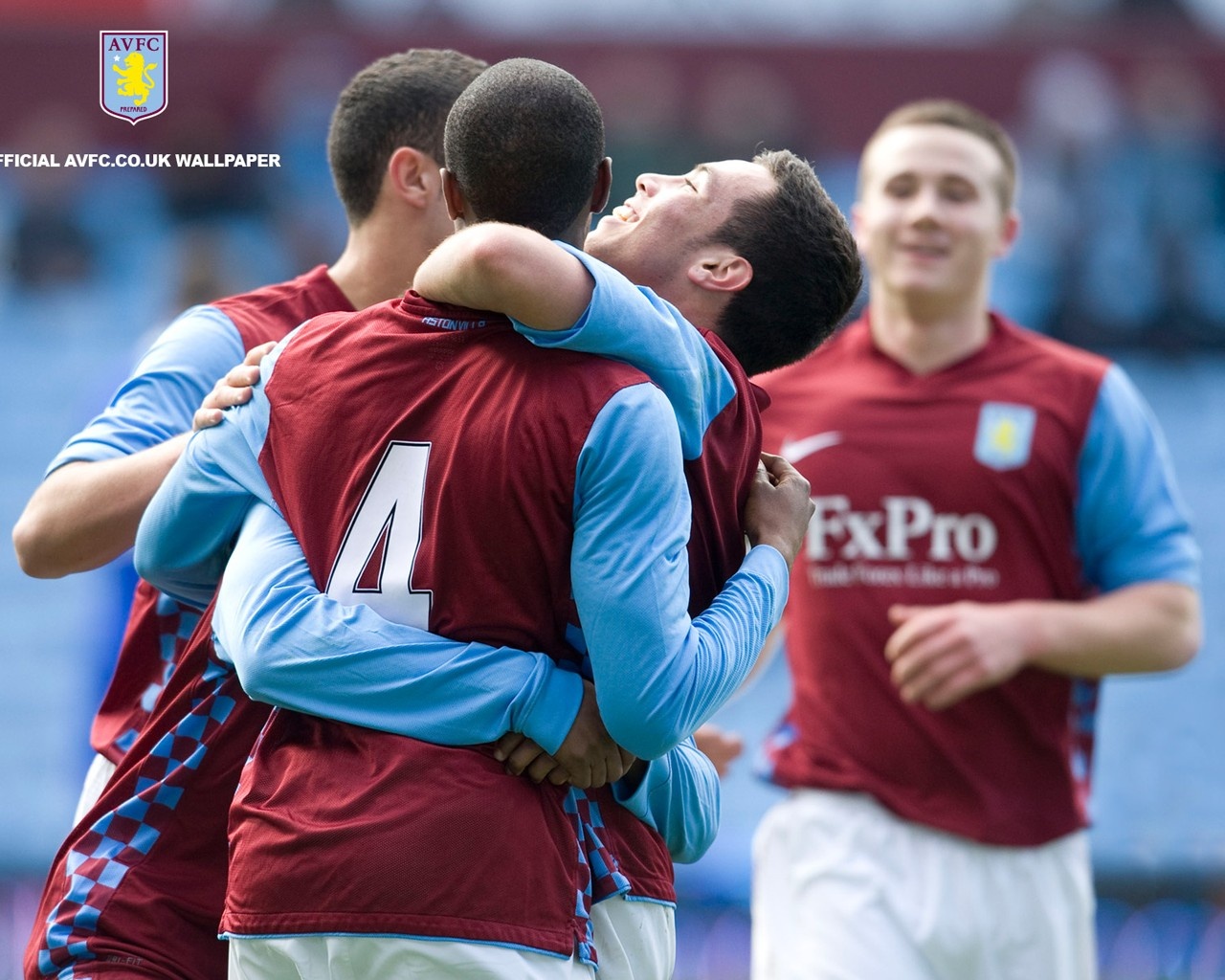 远藤航晒照感谢日本球迷：非常感谢大家的热烈支持（远藤航晒照致谢日本球迷：衷心感谢大家的热情支持）