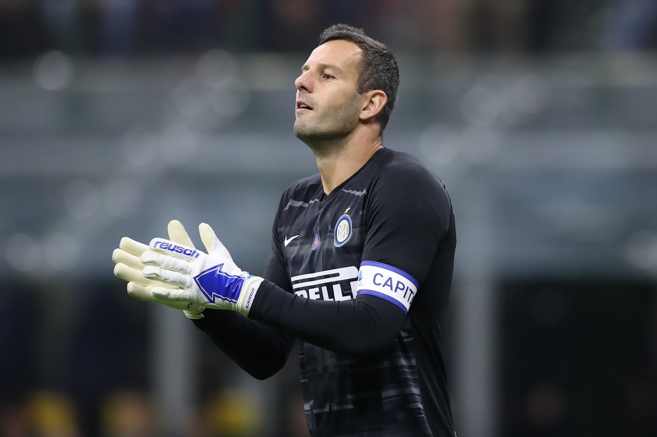 意甲媒体透露：米兰补强后防线时出现新名字：萨索洛的杰伊·伊德泽斯（意媒：米兰后防引援浮现新选项——萨索洛后卫杰伊·伊德泽斯）