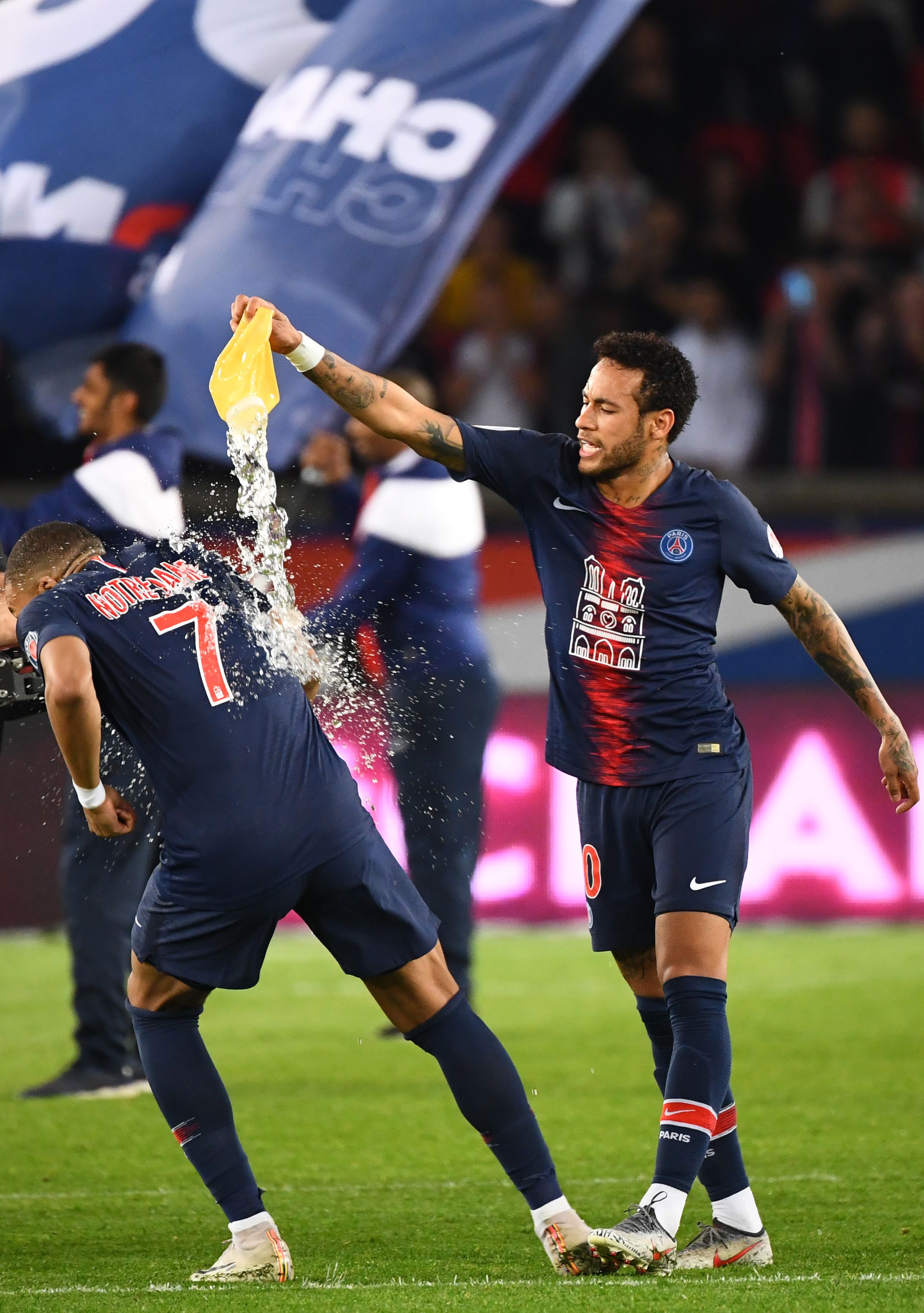 默森：斯凯利在防守时走神了，不过卡尔的进球确实精彩绝伦（默森：斯凯利防守走神，但卡尔这粒进球堪称惊艳）