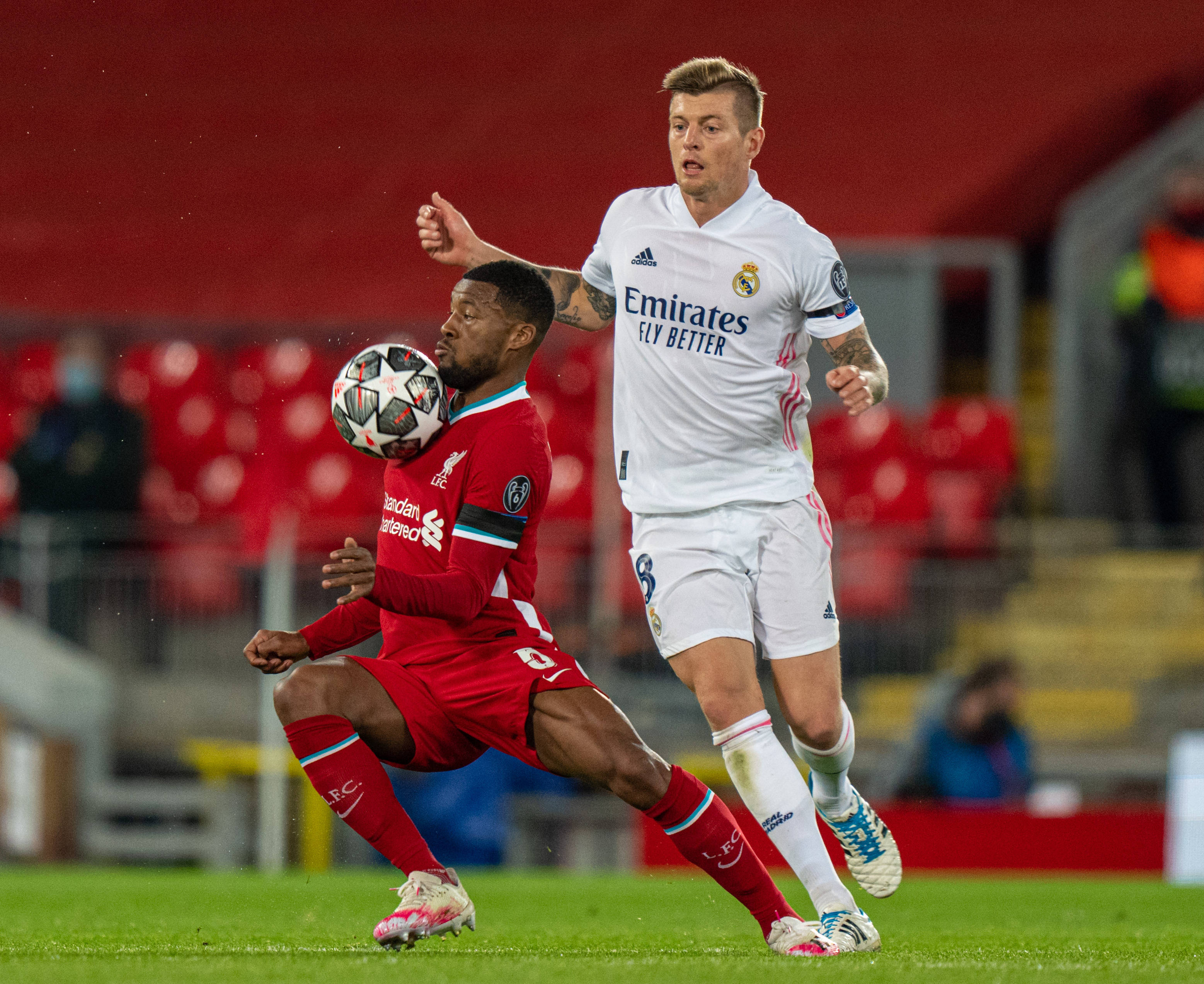 本轮欧冠最佳阵容：诺伊尔、福登、奥斯梅恩、梅里诺在列（欧冠本轮最佳阵容出炉：诺伊尔、福登、奥斯梅恩与梅里诺入选）