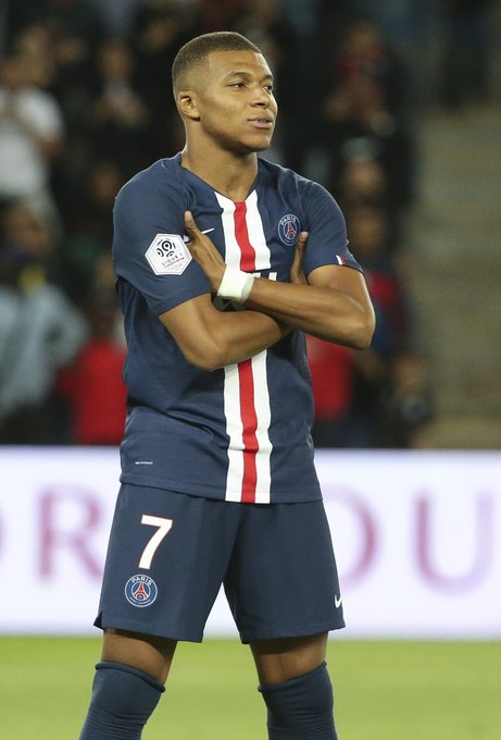 ESPN：总监岗位上大放异彩，保利尼奥收到中超俱乐部邀约（ESPN：总监任上表现抢眼，保利尼奥获中超球队邀约）