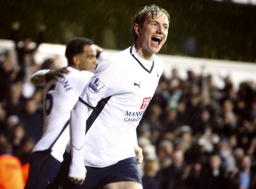 乌迪内斯2-0帕尔马，扎尼奥洛破门，凯南-戴维斯锦上添花（乌迪内斯2-0击败帕尔马：扎尼奥洛先拔头筹，凯南-戴维斯锁定胜局）