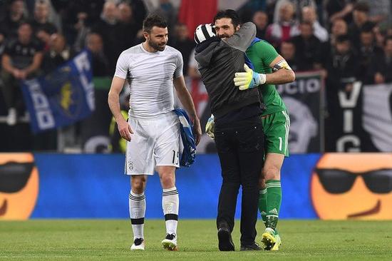 跟队：西汉姆联已出具许可，菲尔克鲁格26日将参与米兰训练（西汉姆已放行，菲尔克鲁格将于26日随米兰训练）