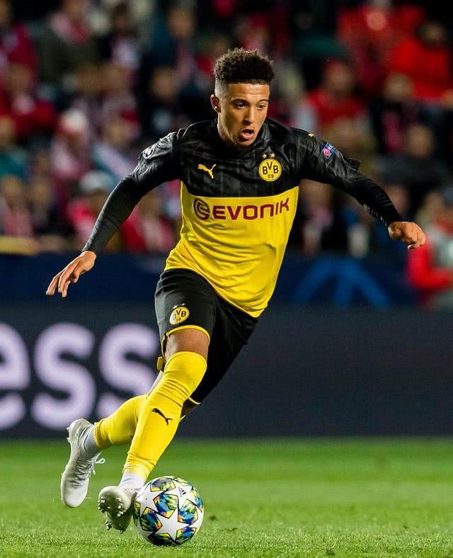 全家福宣，U16国少小将万项加盟塞尔超贝尔格莱德红星俱乐部（晒全家福官宣：U16国少小将万项正式加盟塞尔超豪门贝尔格莱德红星）