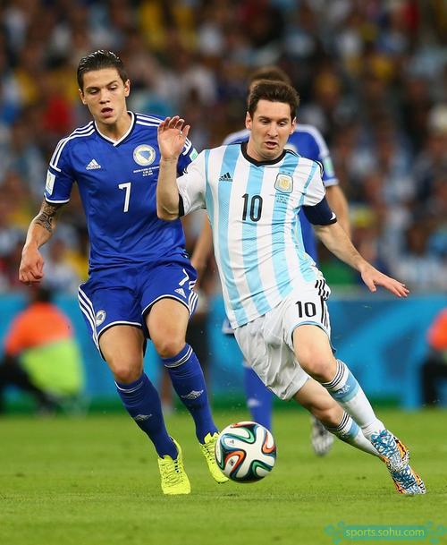 巴黎三人组联手轰进五球（巴黎三叉戟合力攻入五球）