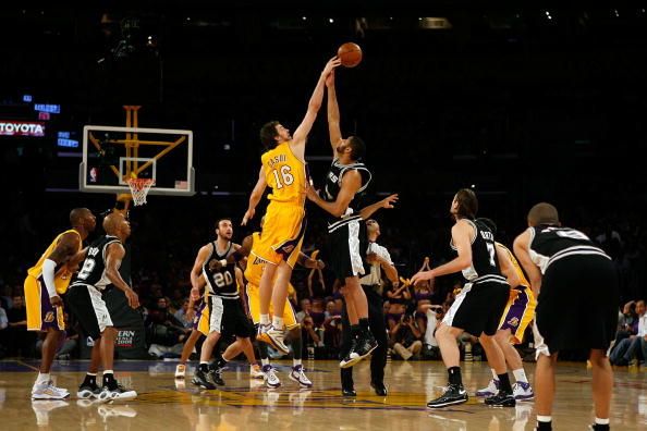 德转朱艺：阿里执法亚冠上海申花客战广岛三箭（德转记者朱艺：阿里将执法亚冠申花客场战广岛三箭）