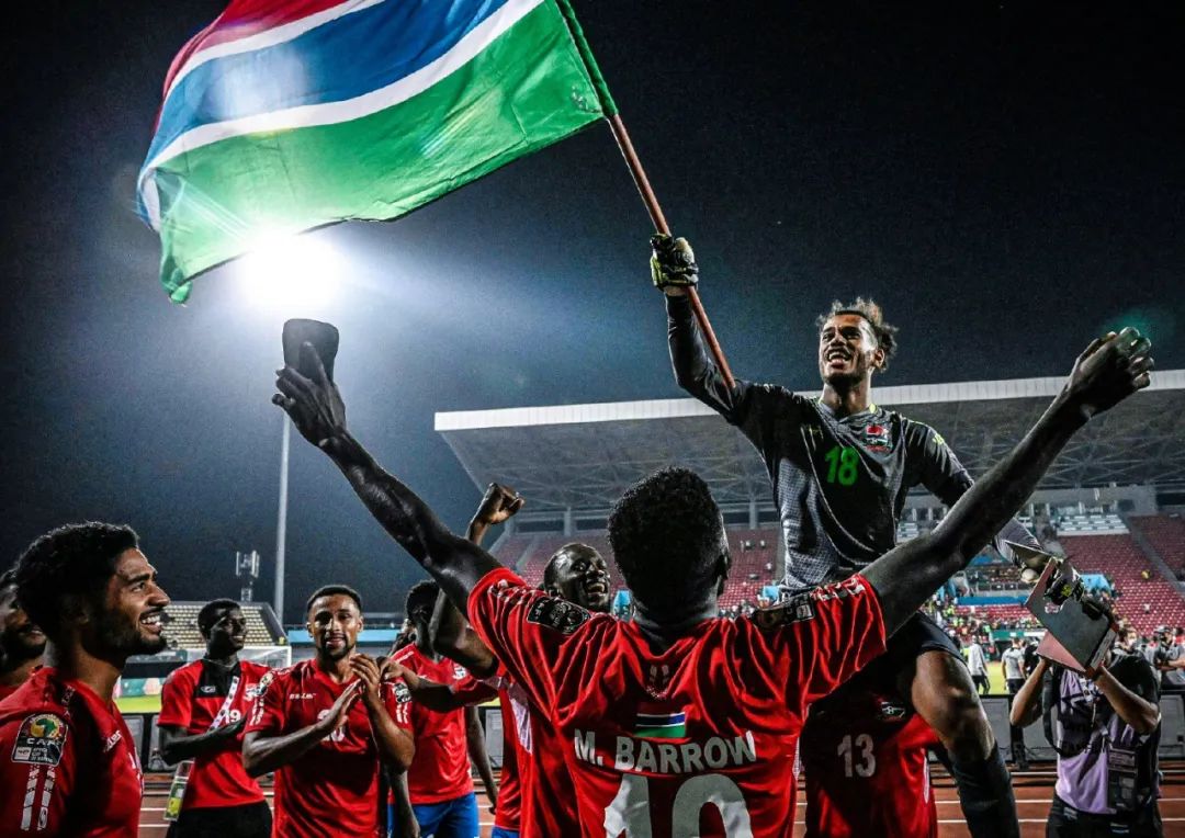 日职联半场：植中朝日、拉唐破门，横滨水手1-1大阪樱花（J1半场：植中朝日与拉唐先后建功，横滨水手暂1-1大阪樱花）