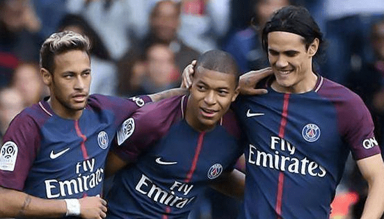 董路批评中国球迷不热爱足球，中国男足多次无缘世界杯，呼吁提升足球热情。（董路批球迷热爱不足：国足屡失世界杯门票，呼吁点燃足球热情）