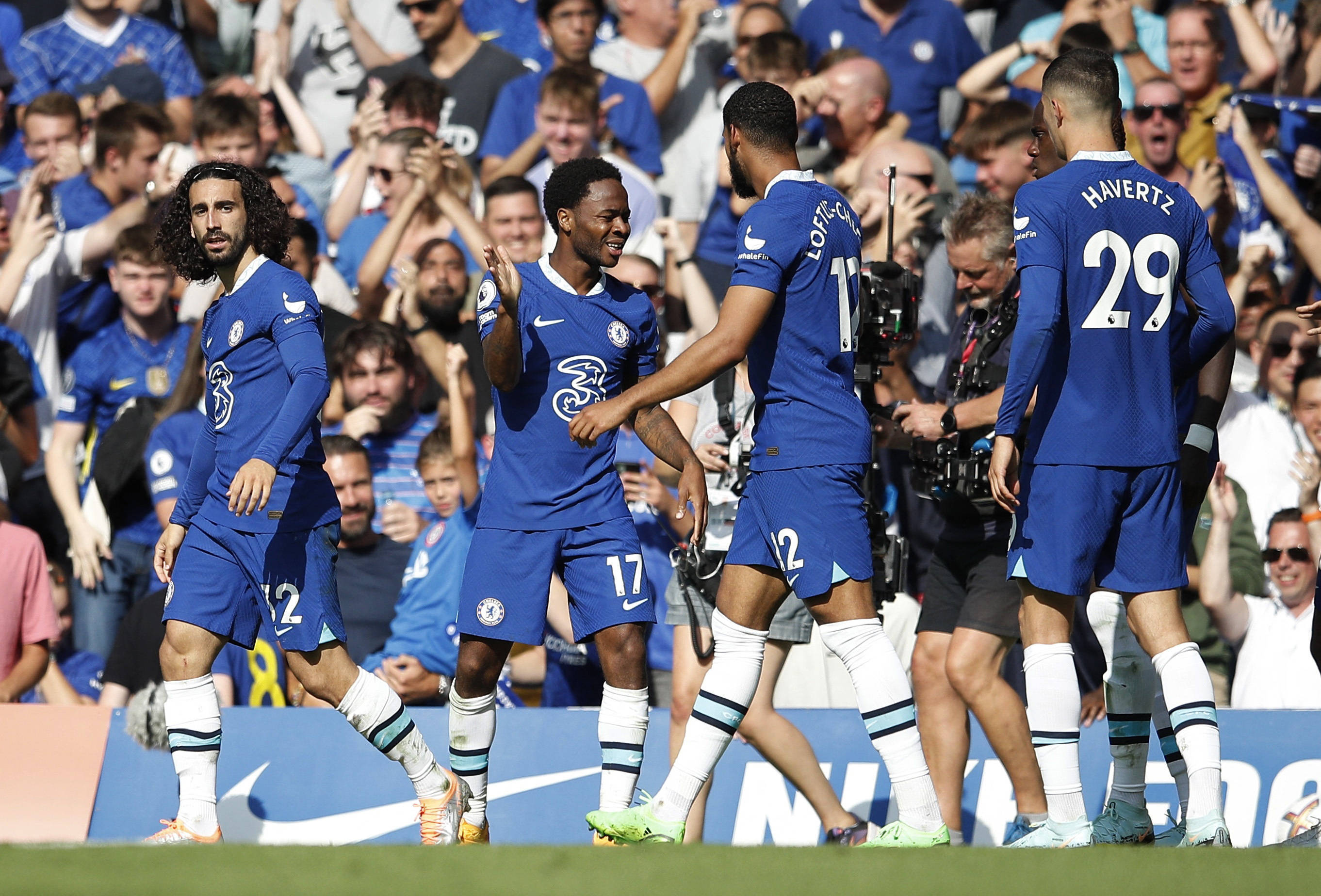 记者：道格拉斯-路易斯不愿加盟费内巴切，更愿意重返英超（记者：道格拉斯-路易斯无意加盟费内巴切，更倾向回归英超）